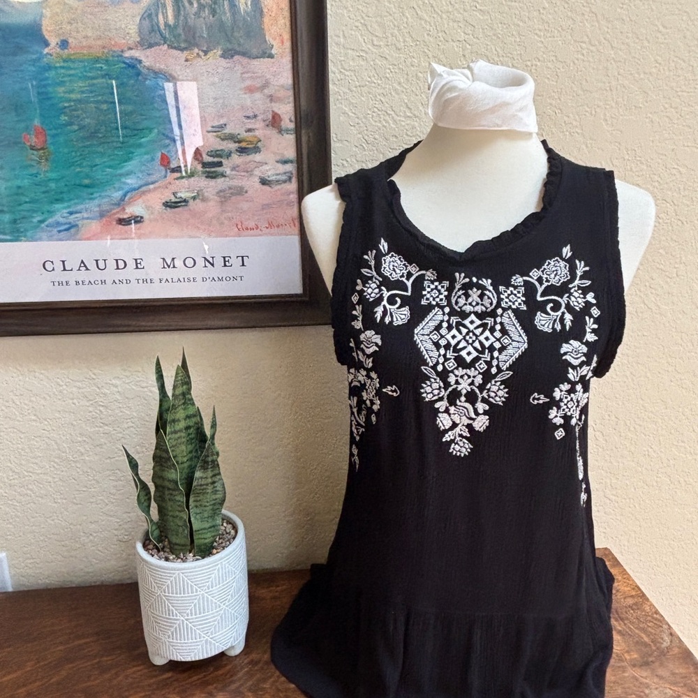 Embroidered Top - Picture 2 of 6